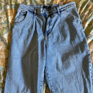 EUC Never worn Banana Republic Factory Balloon Jeans